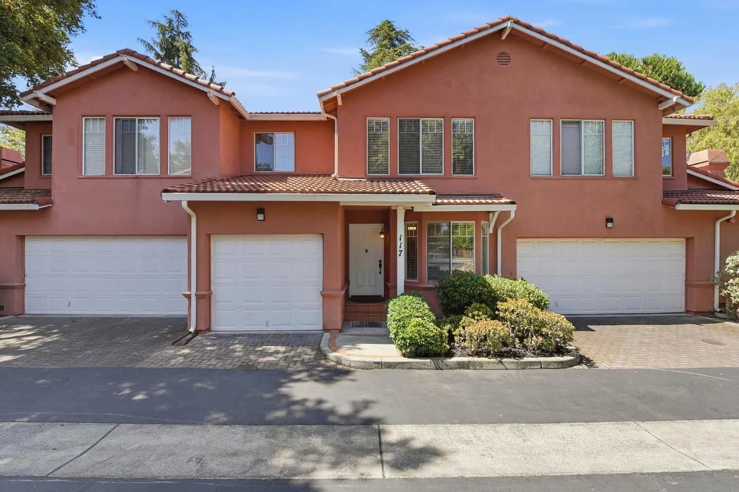 117 Gladys Ave, listing photograph 1