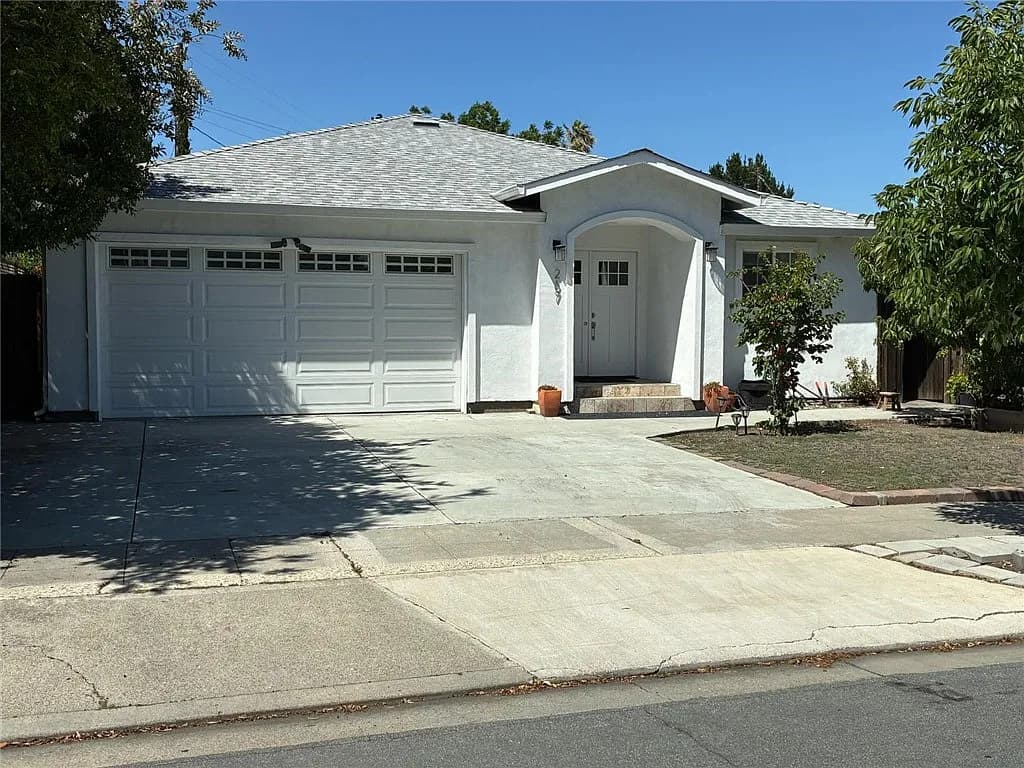 267 Eureka Ct, listing photograph 1