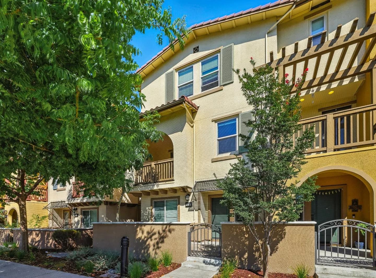316 N Fair Oaks Ave, listing photograph 1