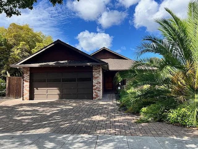701 Christine Dr, listing photograph 1