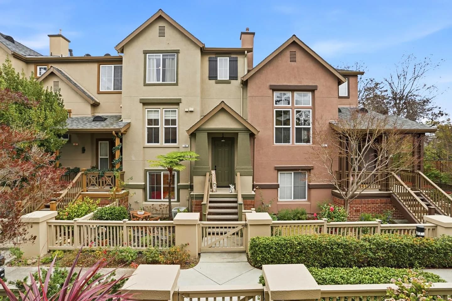 70 Towne Cir, listing photograph 1