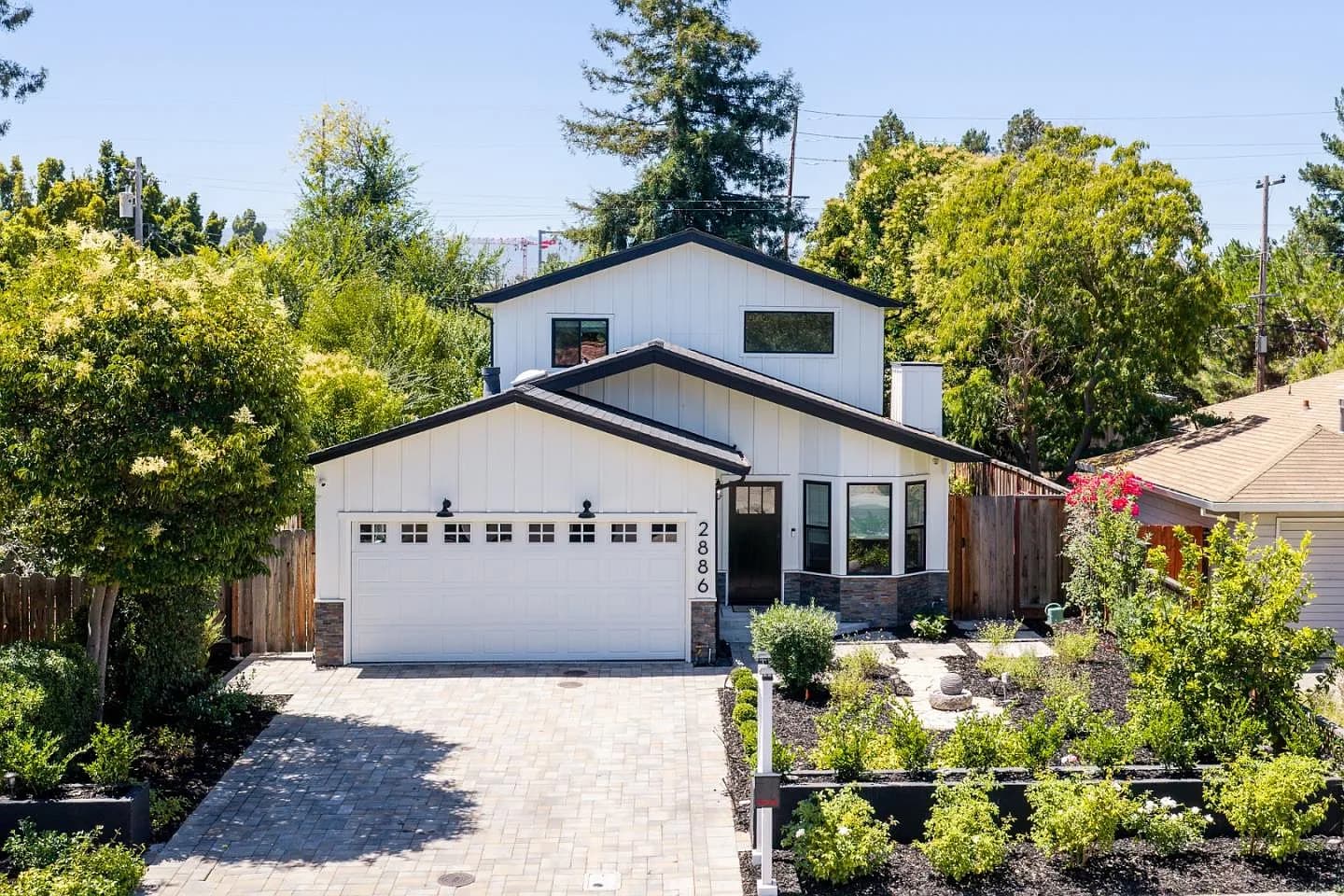 2886 Emerson St, listing photograph 1