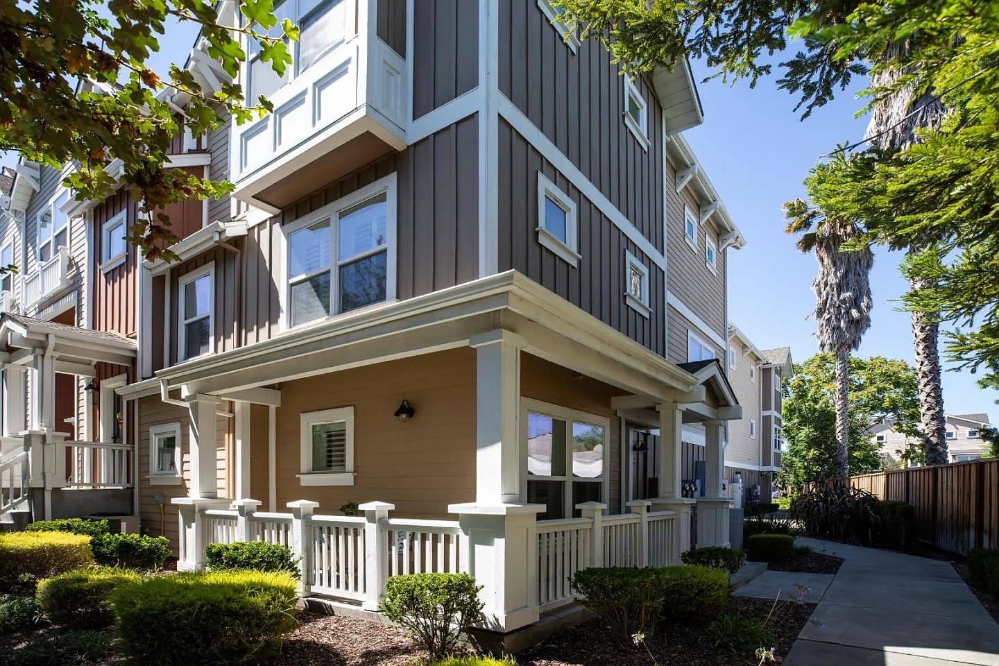 1901 Newbury Dr, listing photograph 1