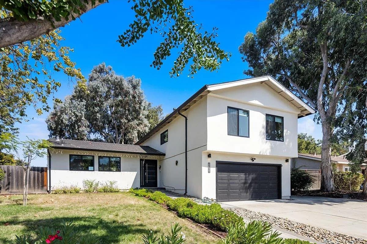 1768 Laurentian Way, listing photograph 1