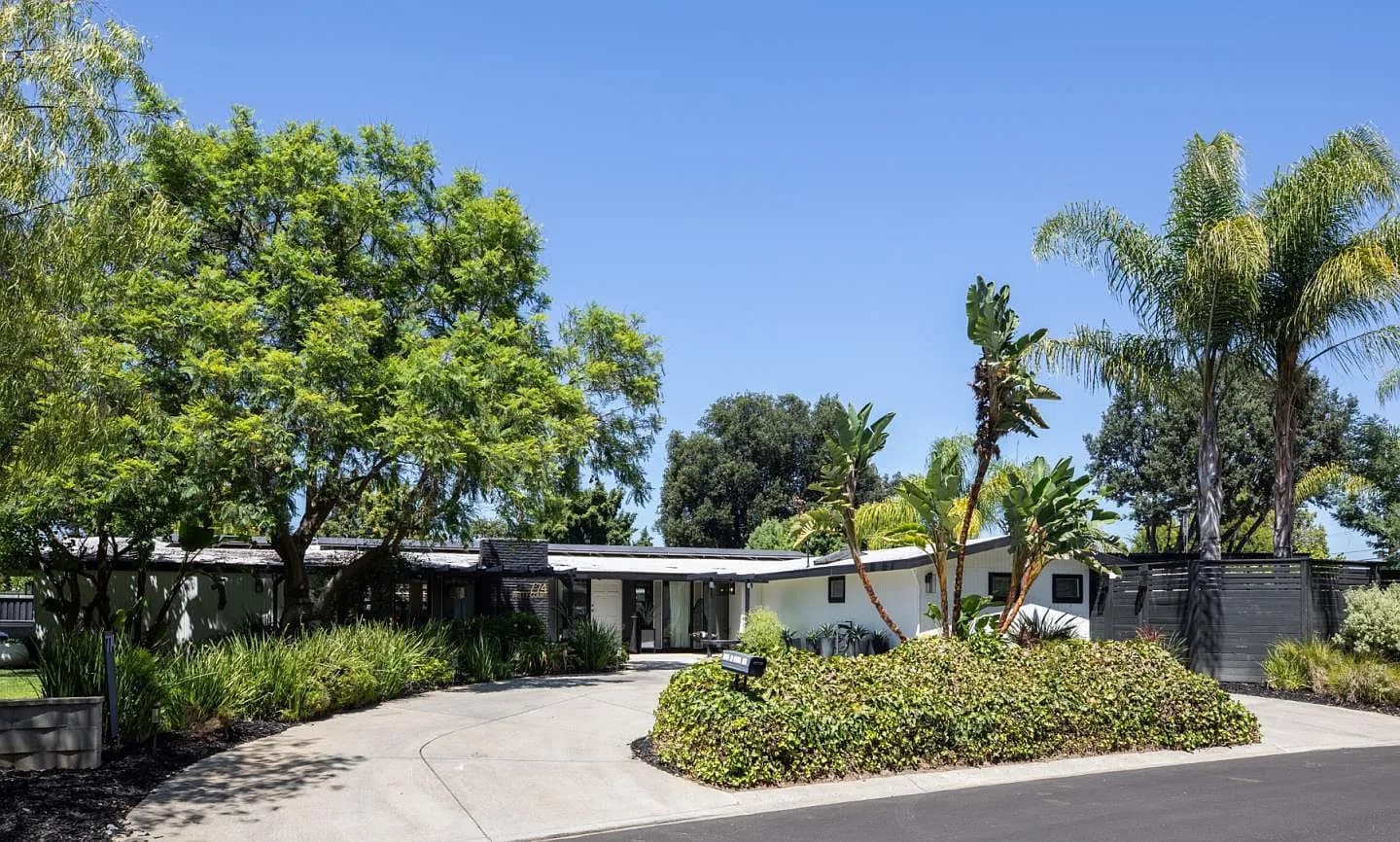 774 Betty Ct, listing photograph 1
