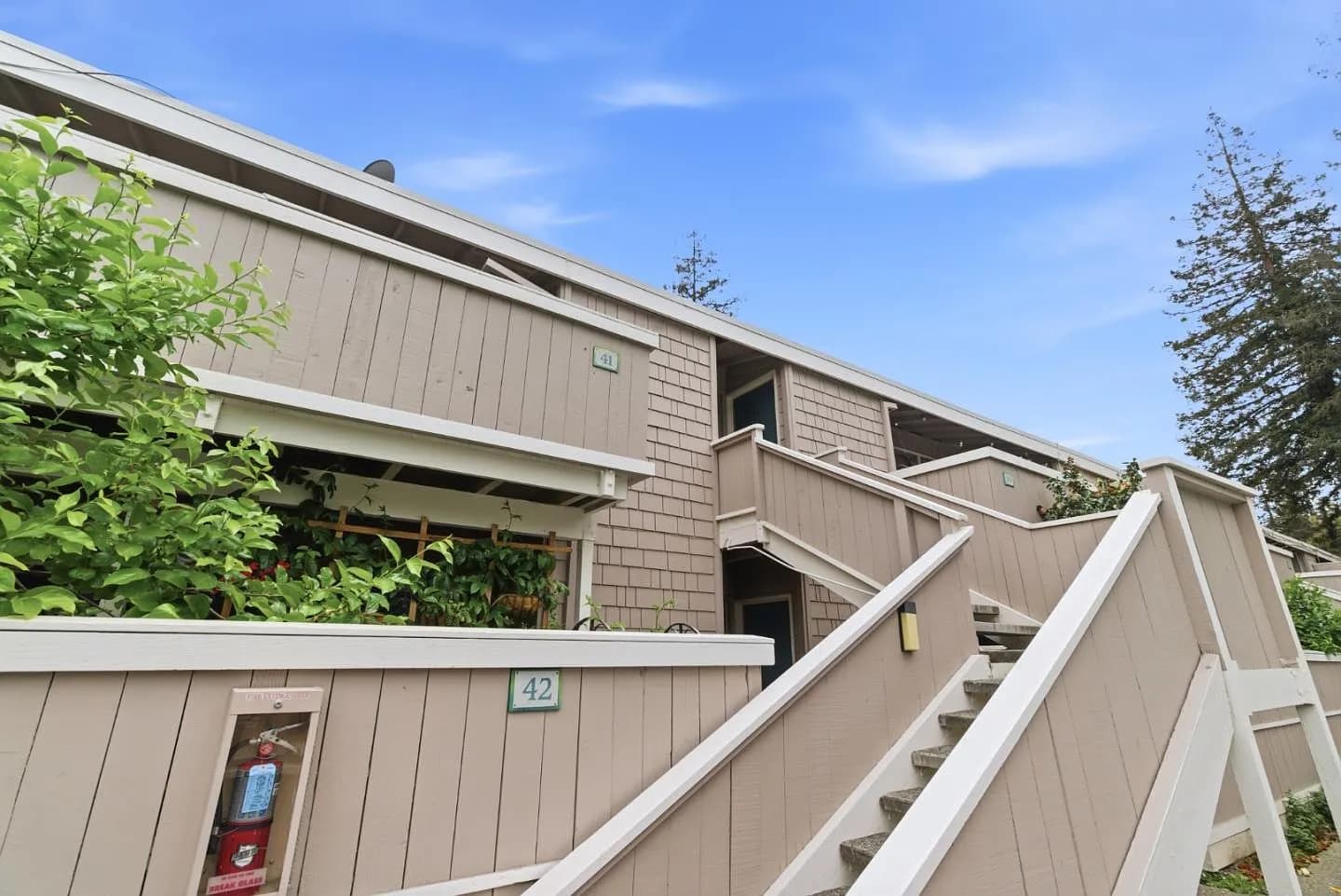 500 W Middlefield Rd APT 41, listing photograph 1