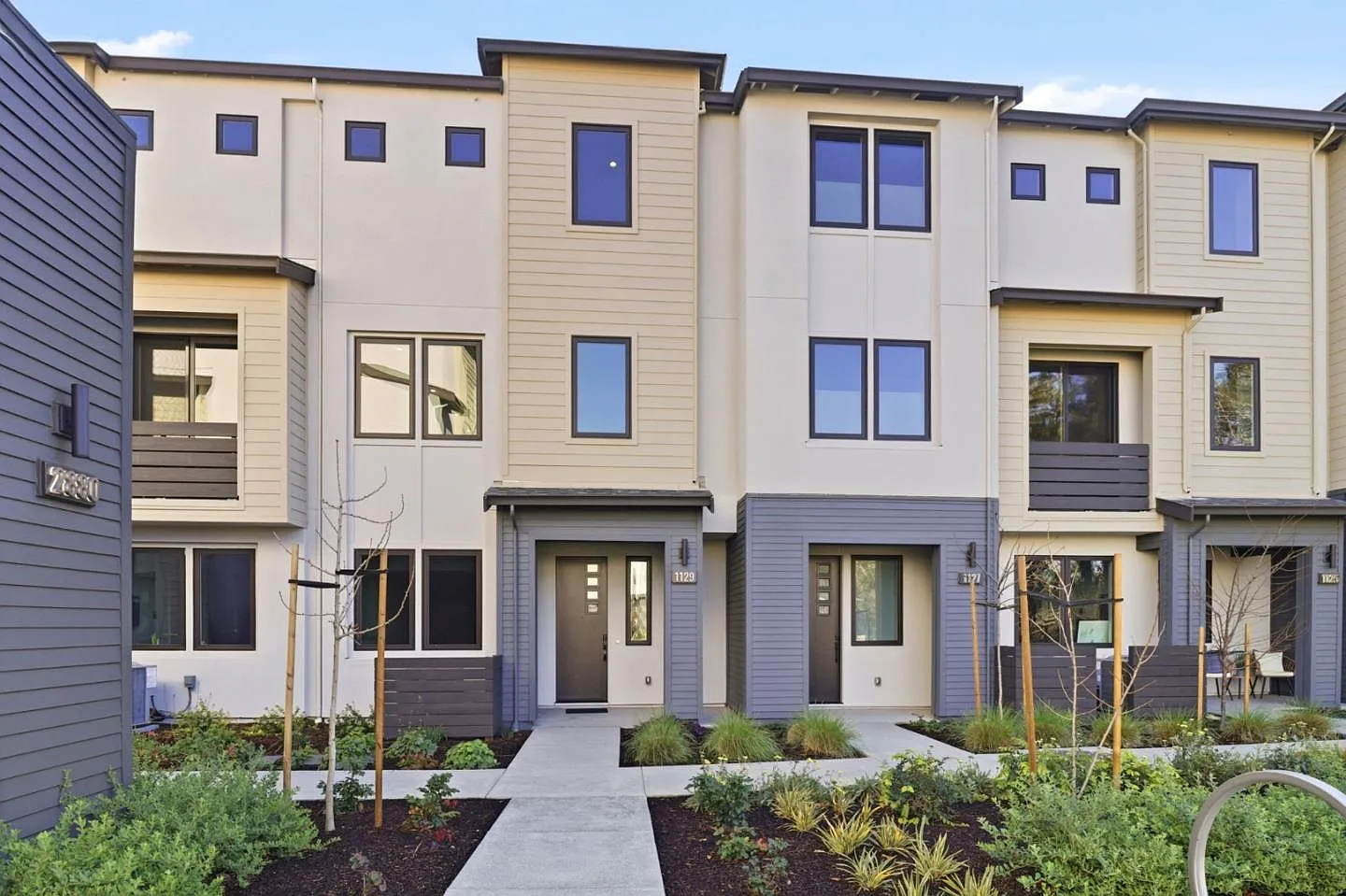 1129 Esther Ct, listing photograph 1