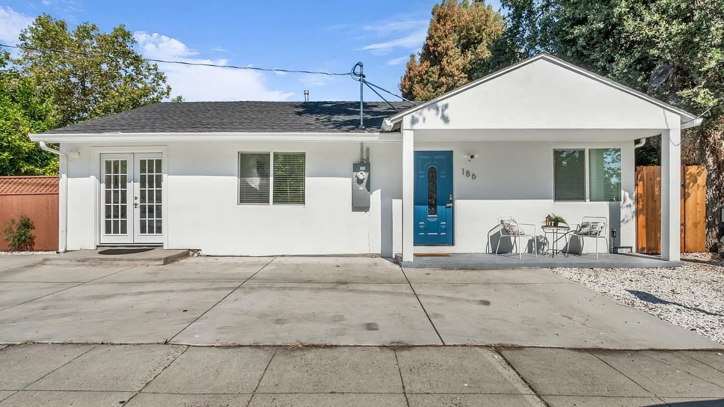 186 Fair Oaks Ave, listing photograph 1