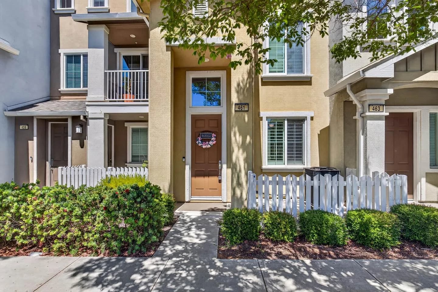 461 Bedford Loop, listing photograph 1