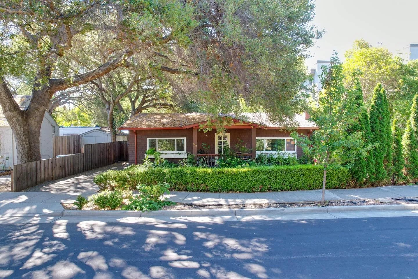 340 Palo Alto Ave, listing photograph 1