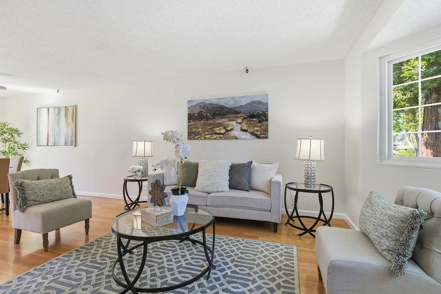 824 Bay St, listing photograph 1