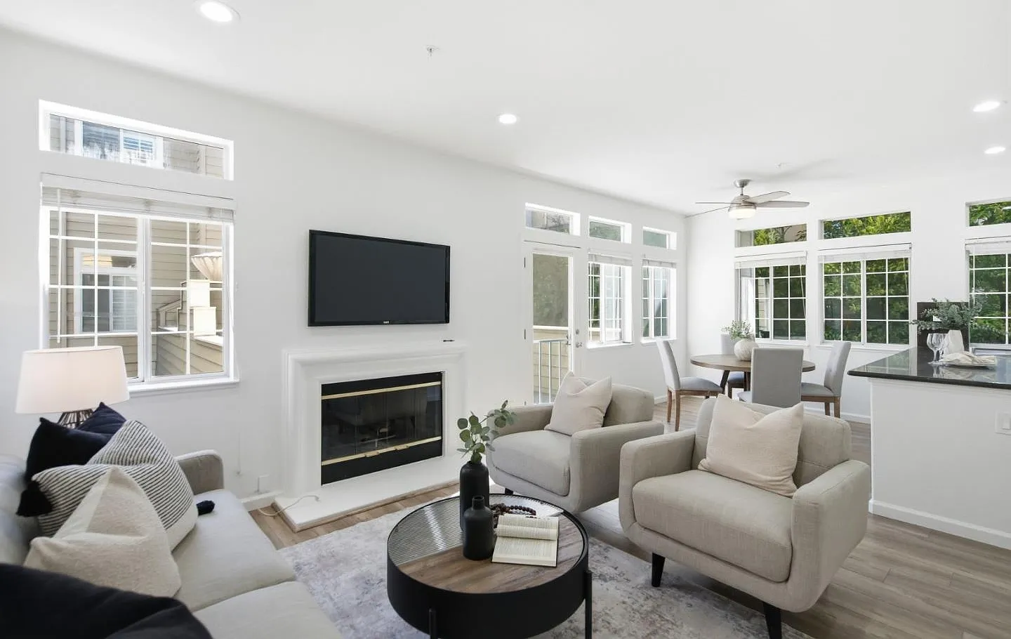 1171 La Rochelle Ter Unit G, listing photograph 1