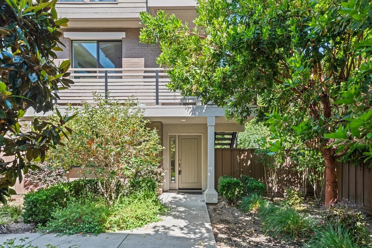 411 Brassinga Ct, listing photograph 1
