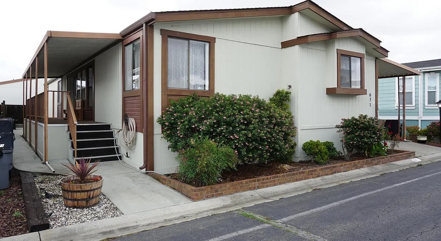 1225 Vienna Dr Space 671, listing photograph 1
