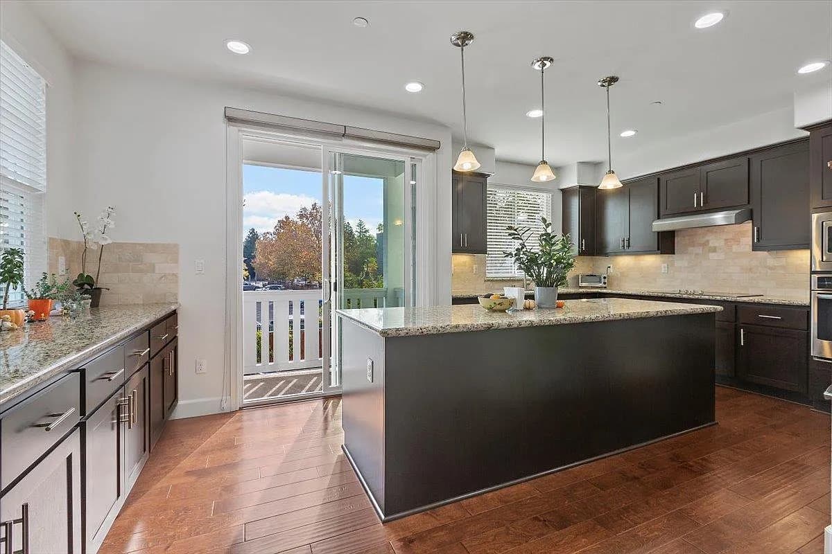 2041 Atlas Loop, listing photograph 1