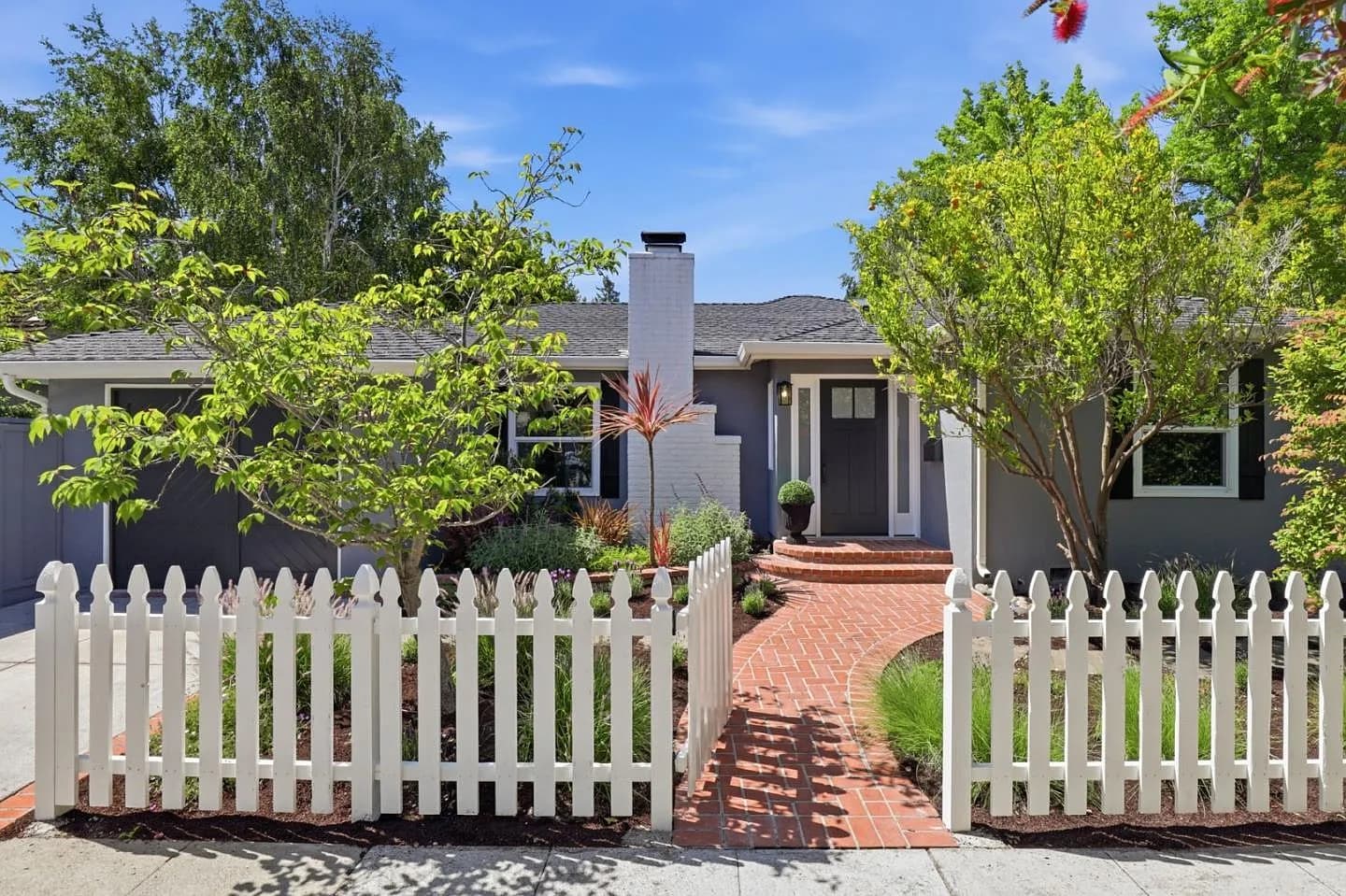 699 Oregon Ave, listing photograph 1