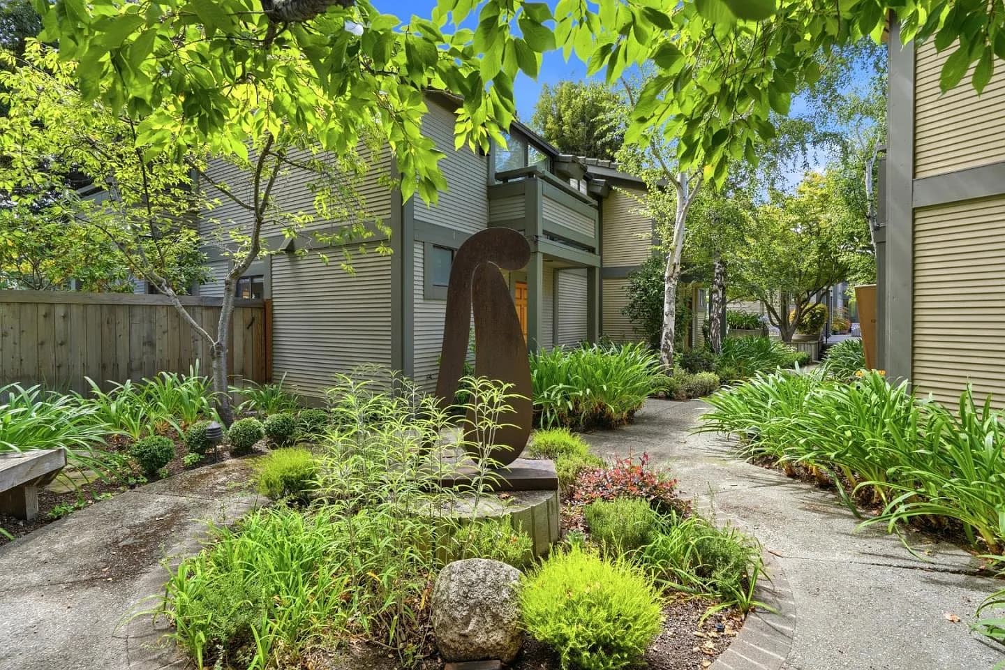 1341 Alma St, listing photograph 1