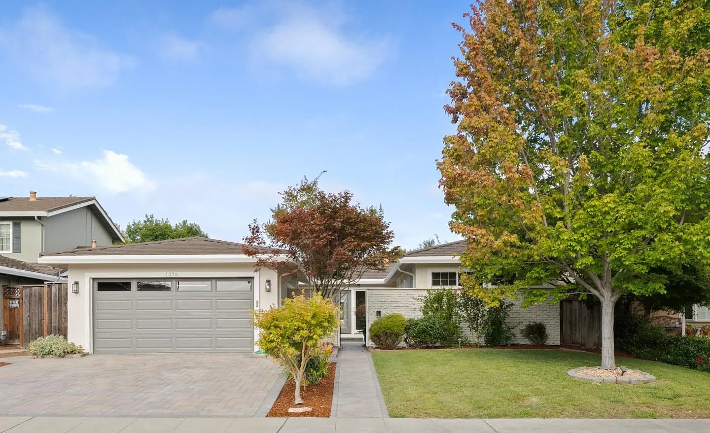 1073 Sargent Dr, listing photograph 1