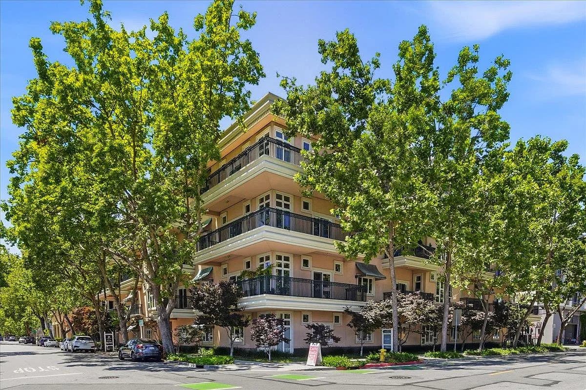 200 Sheridan Ave APT 408, listing photograph 1