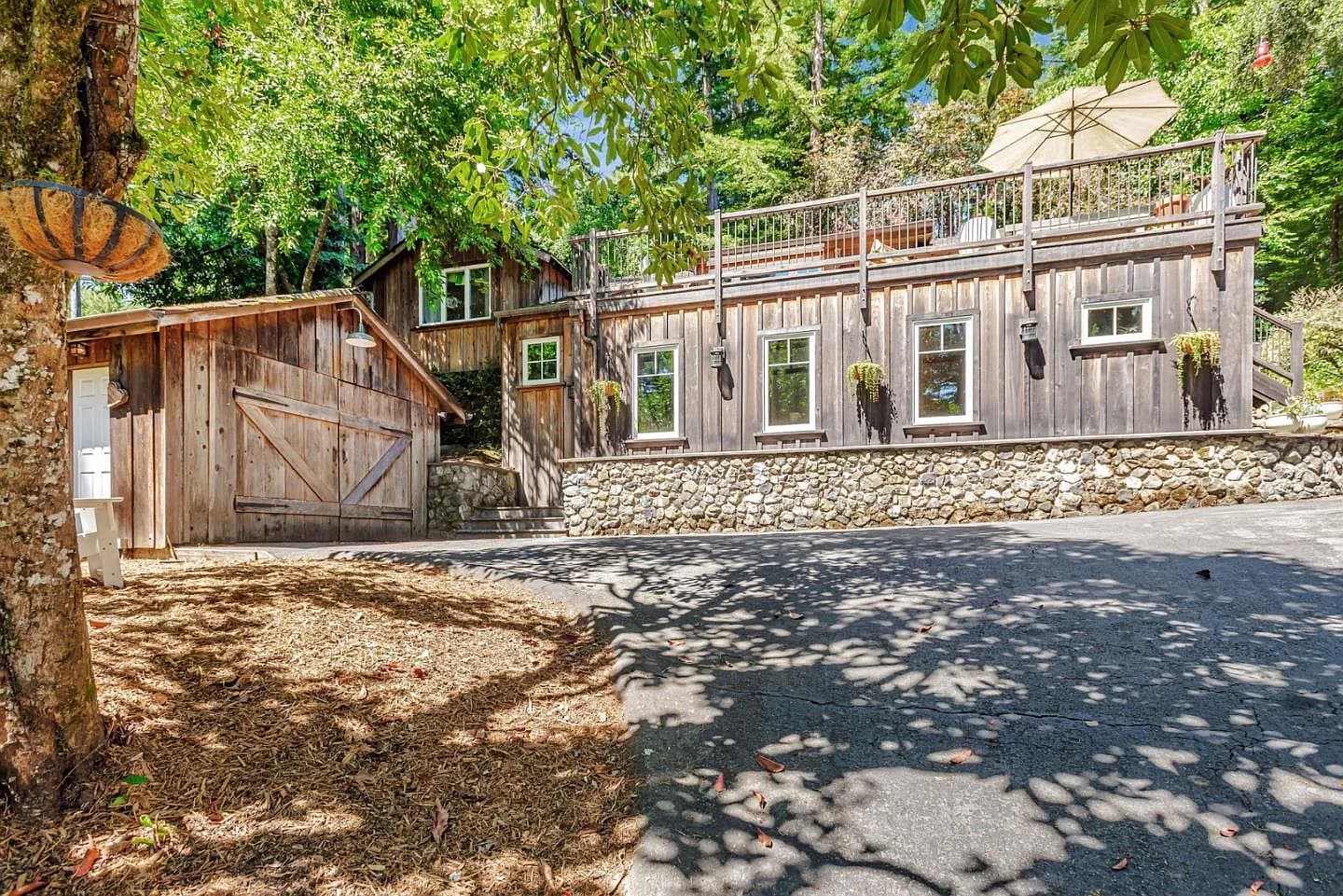 252 Blakewood Way, listing photograph 1
