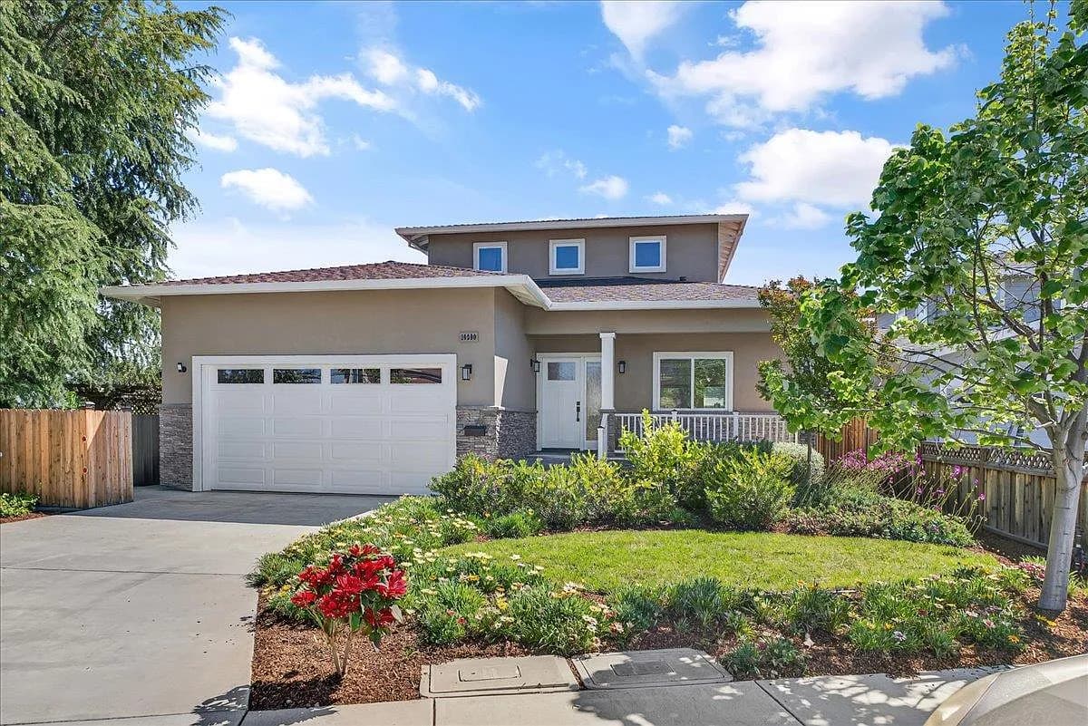 10200 Empire Ave, listing photograph 1
