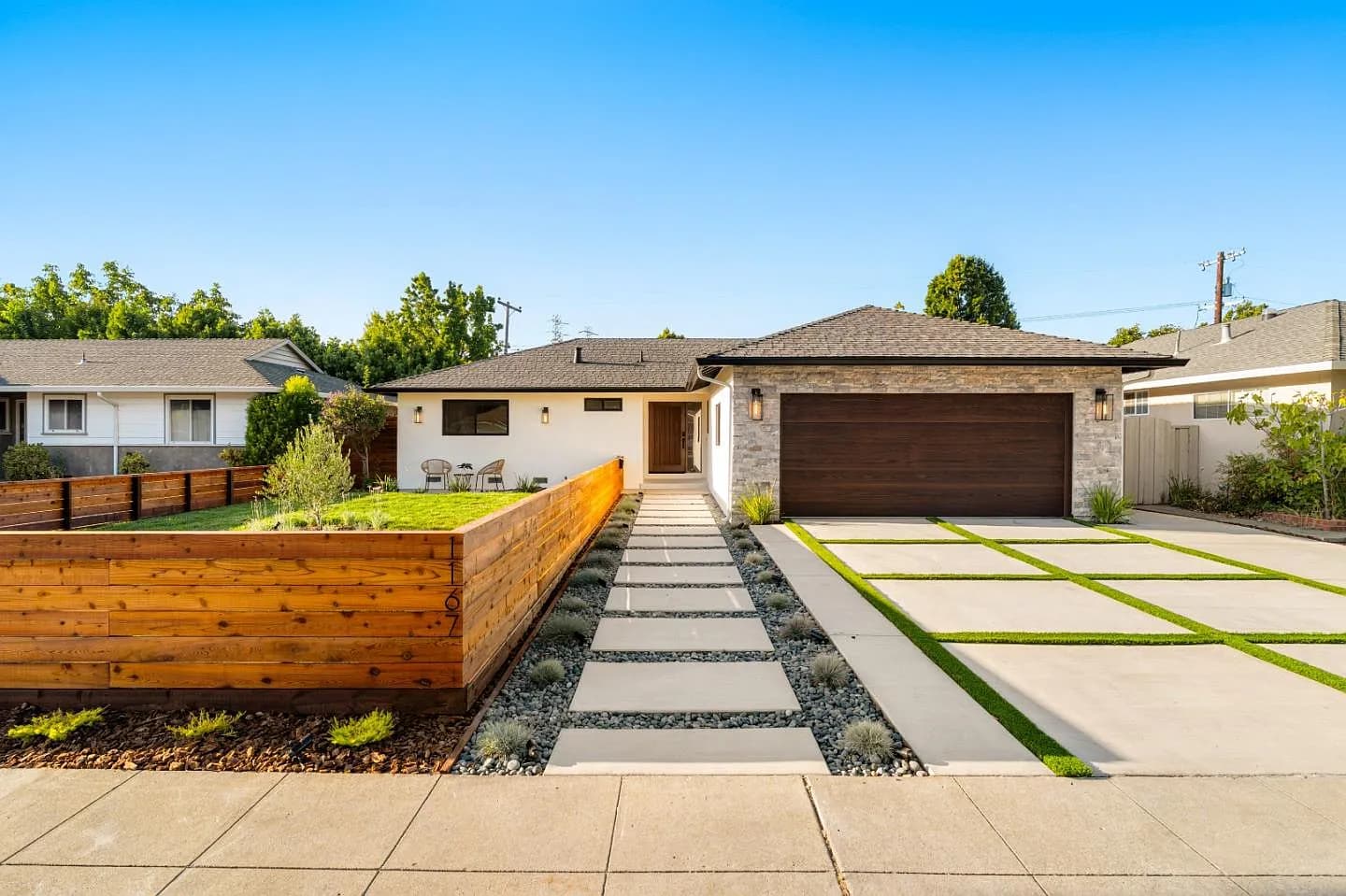 1167 Lynn Way, listing photograph 1