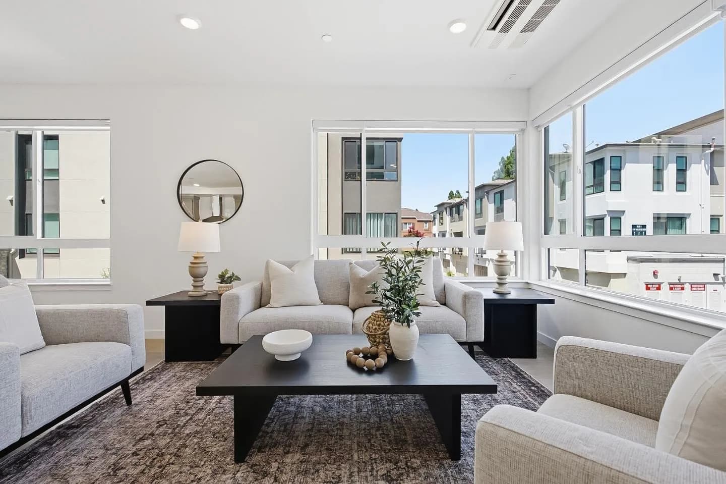 401 Siam Ter #8, listing photograph 1