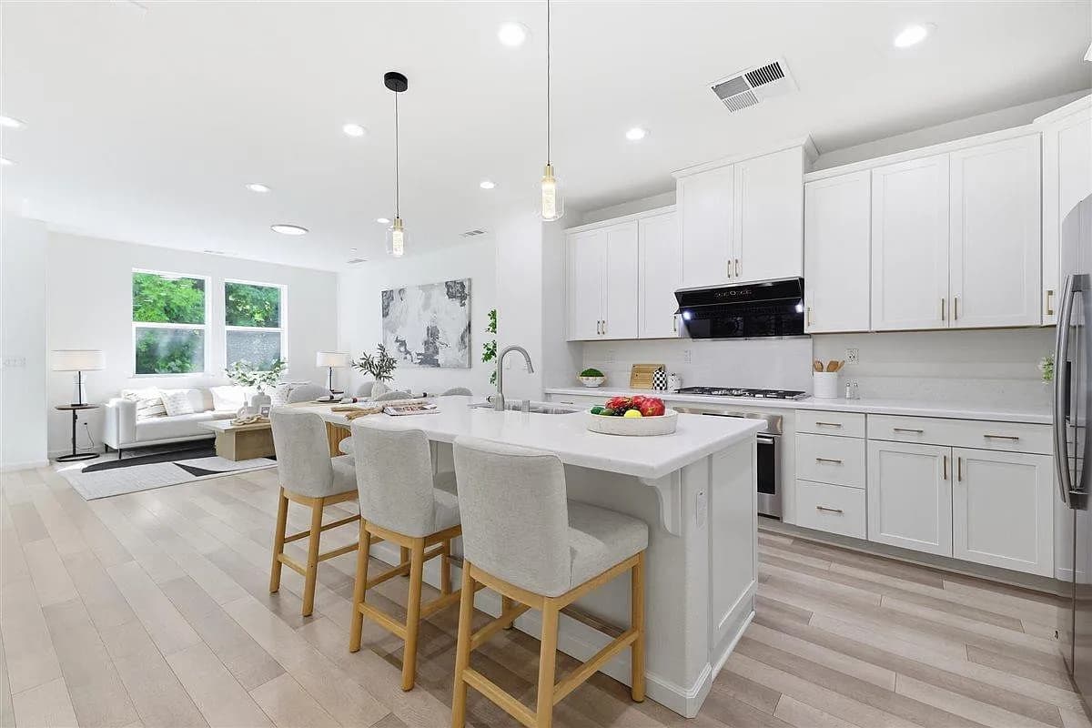 351 Charles Morris Trl, listing photograph 1