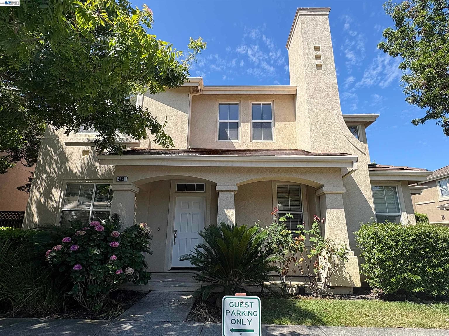 439 Kent Dr, listing photograph 1