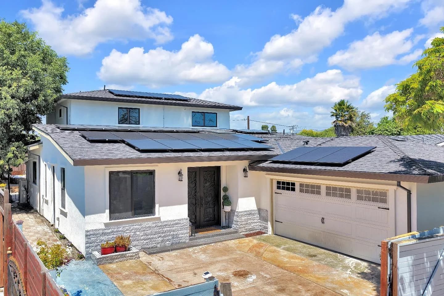 727 Lakehaven Dr, listing photograph 1