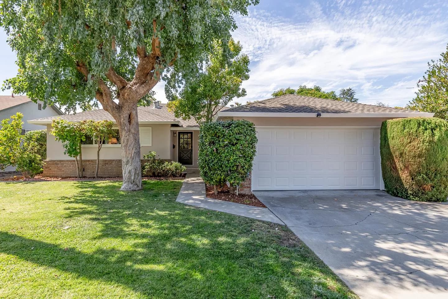 207 Sunset Ave, listing photograph 1