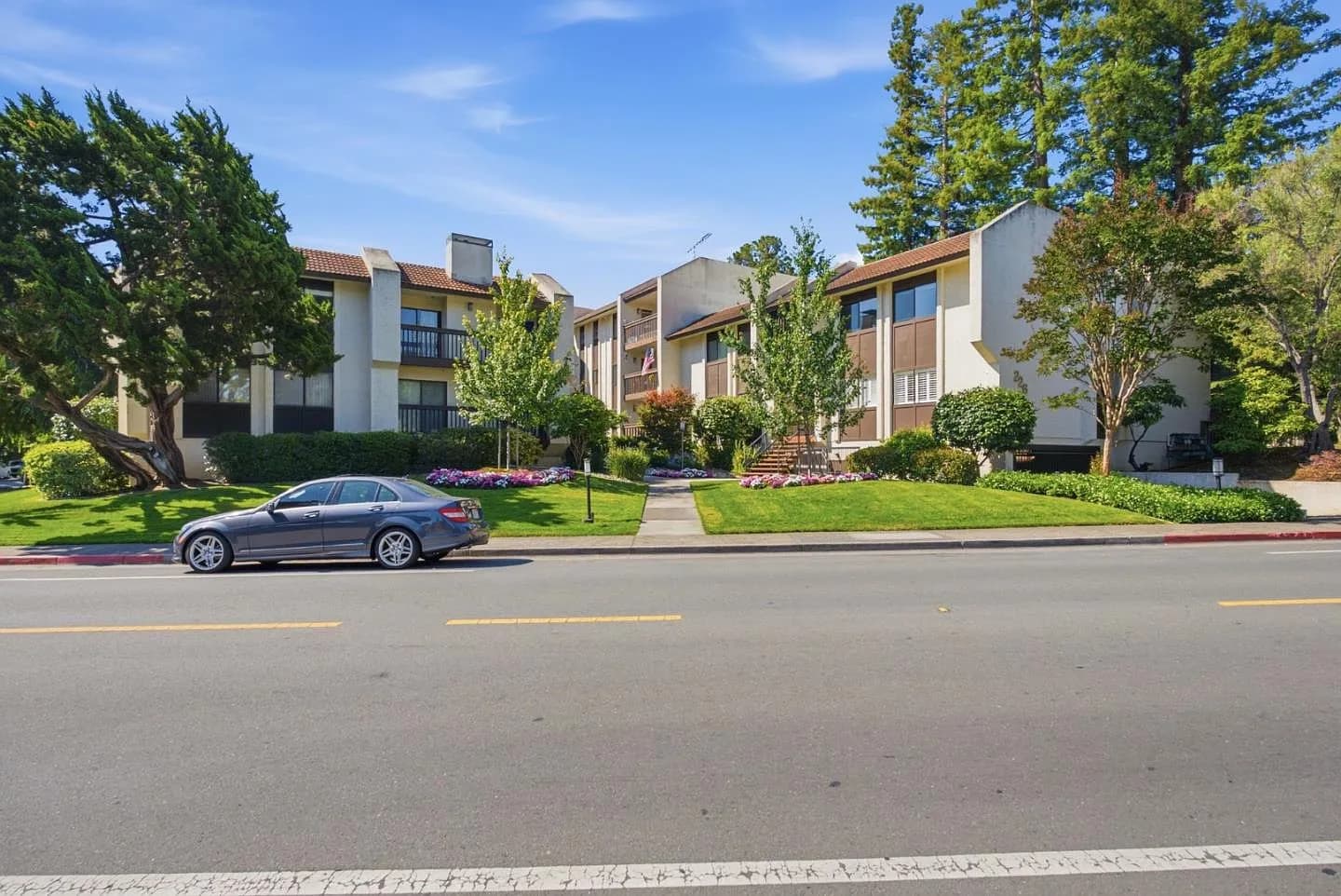 226 W Edith Ave APT 33, listing photograph 1