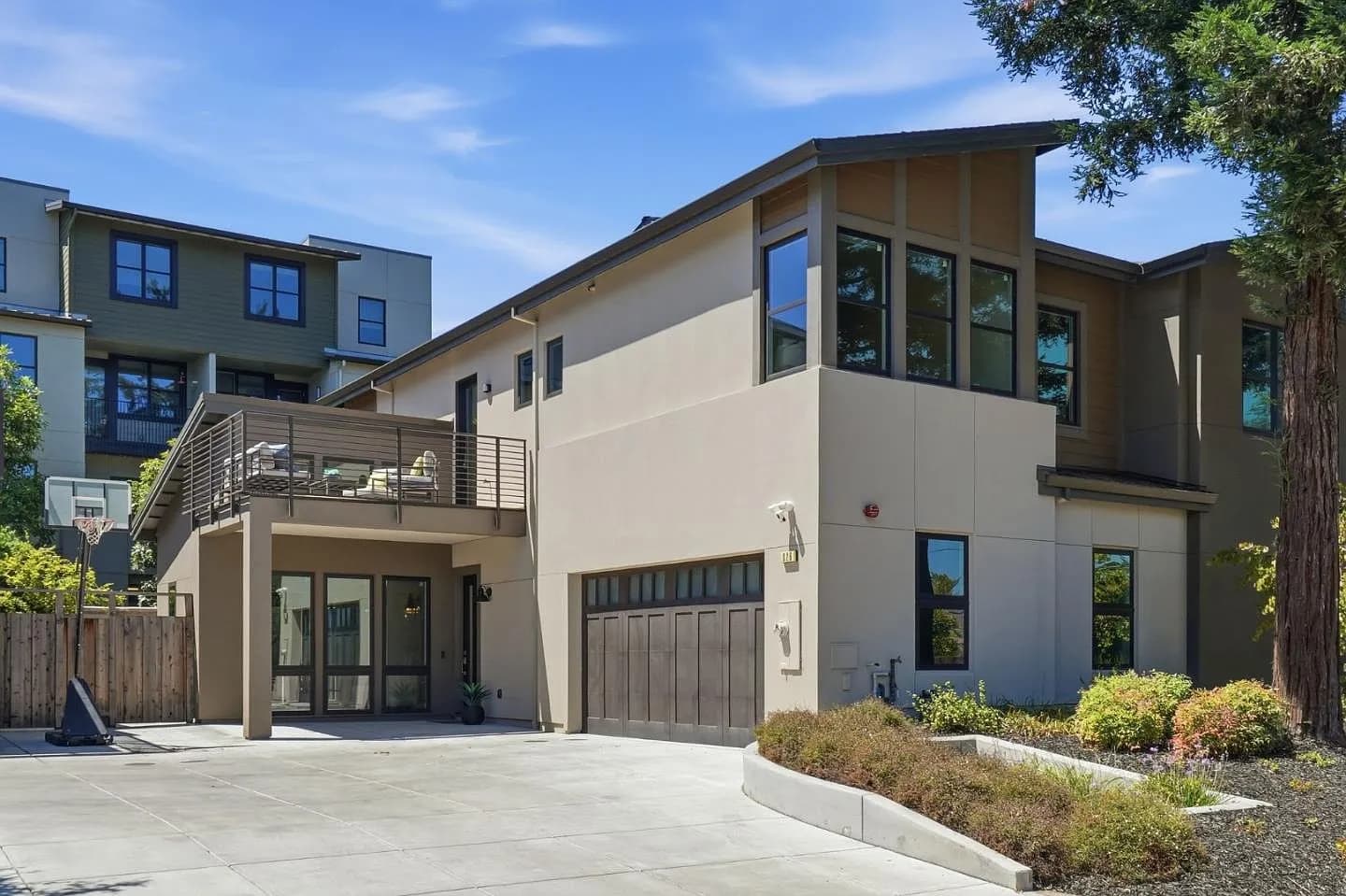 826 W Olive Ave, listing photograph 1
