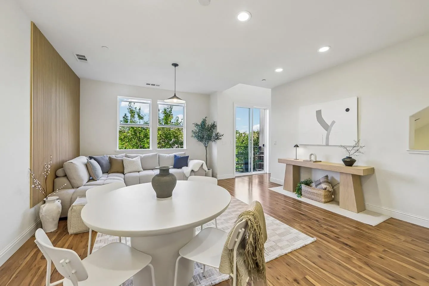 391 Charles Morris Trl, listing photograph 1
