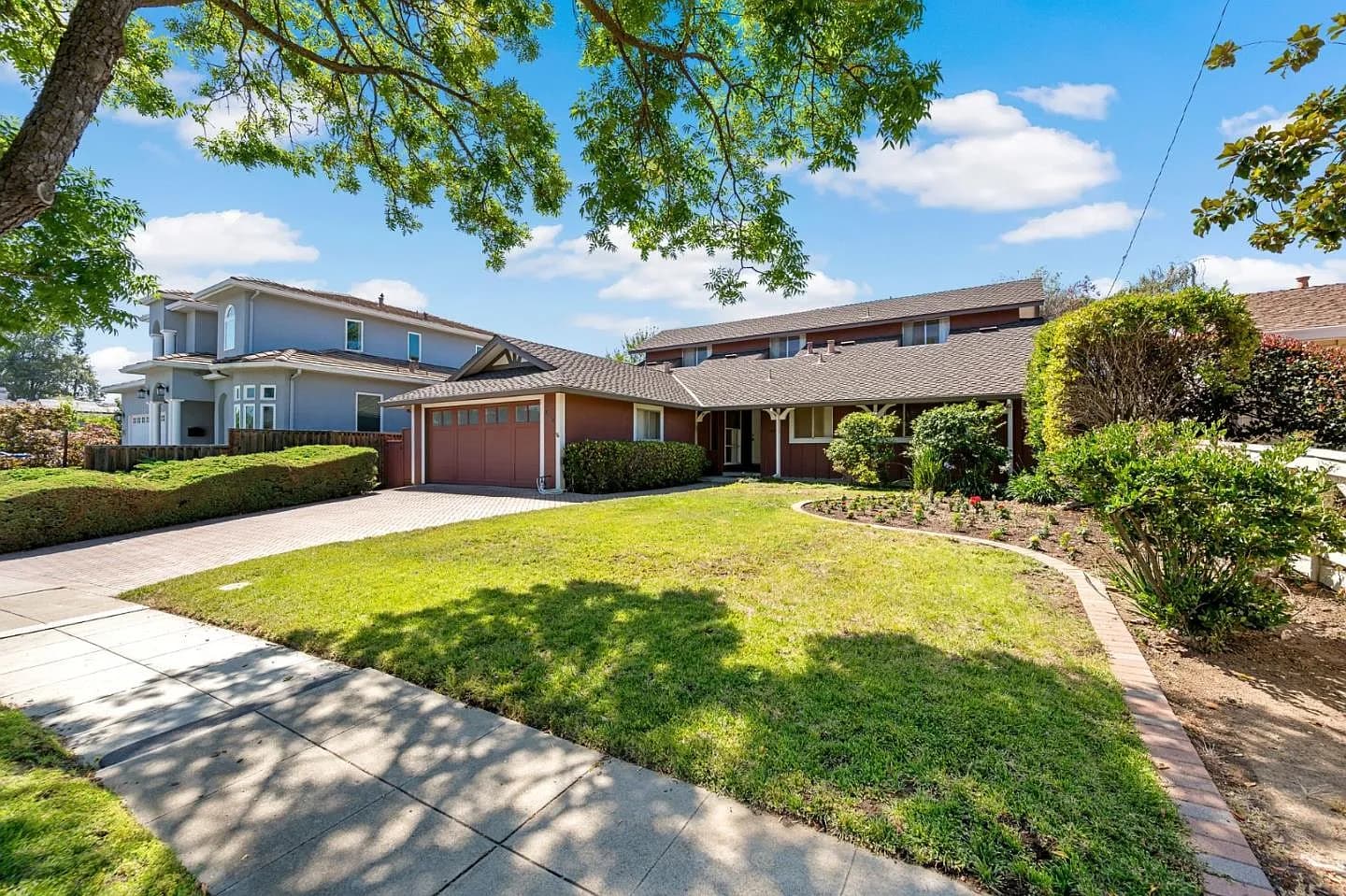 7864 Belknap Dr, listing photograph 1
