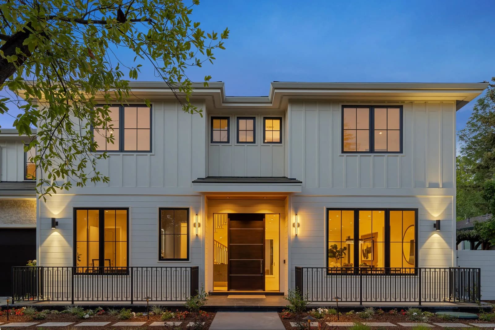 1150 Hobart Street, listing photograph 1