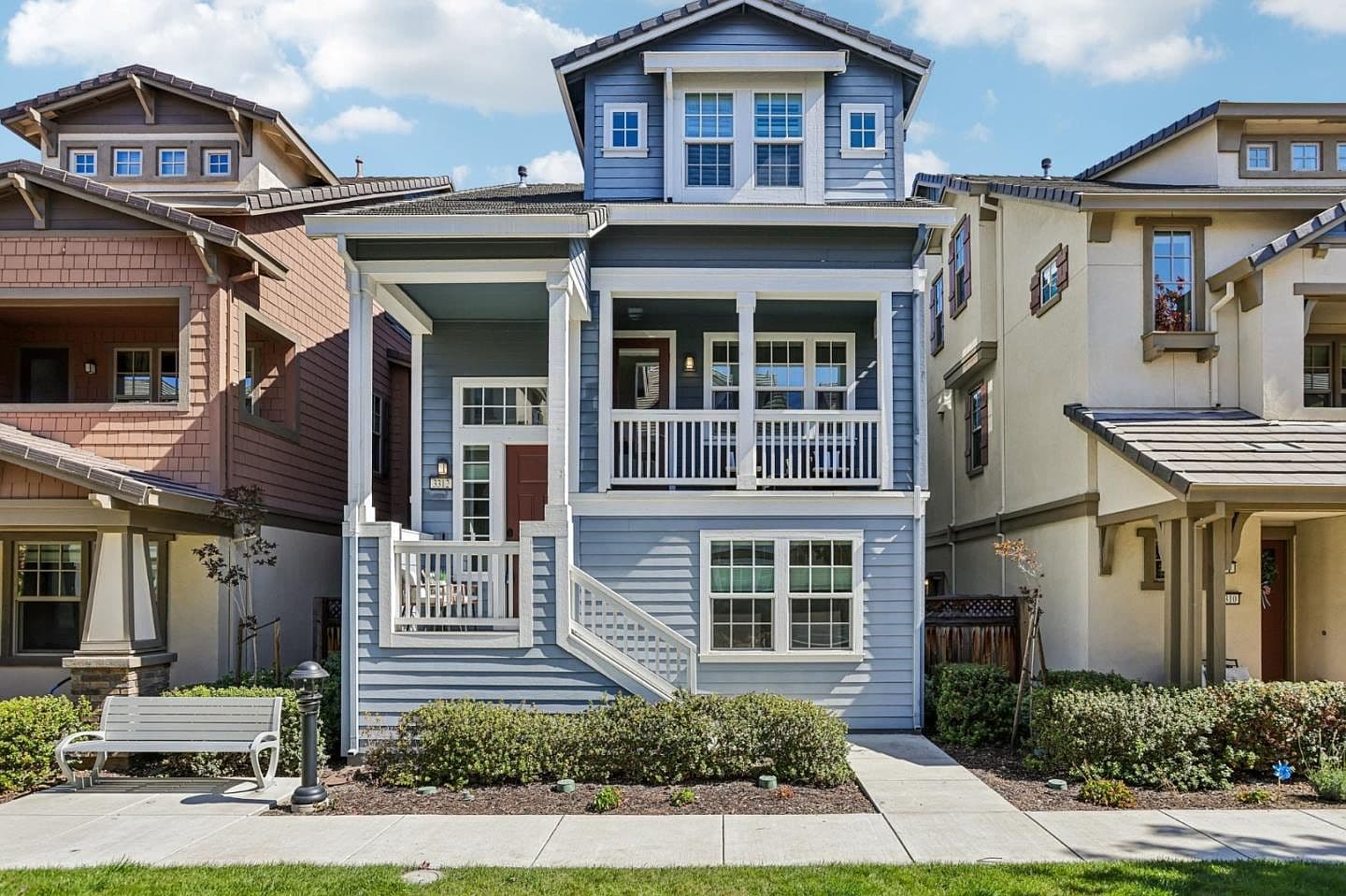 3312 Pyramid Way, listing photograph 1