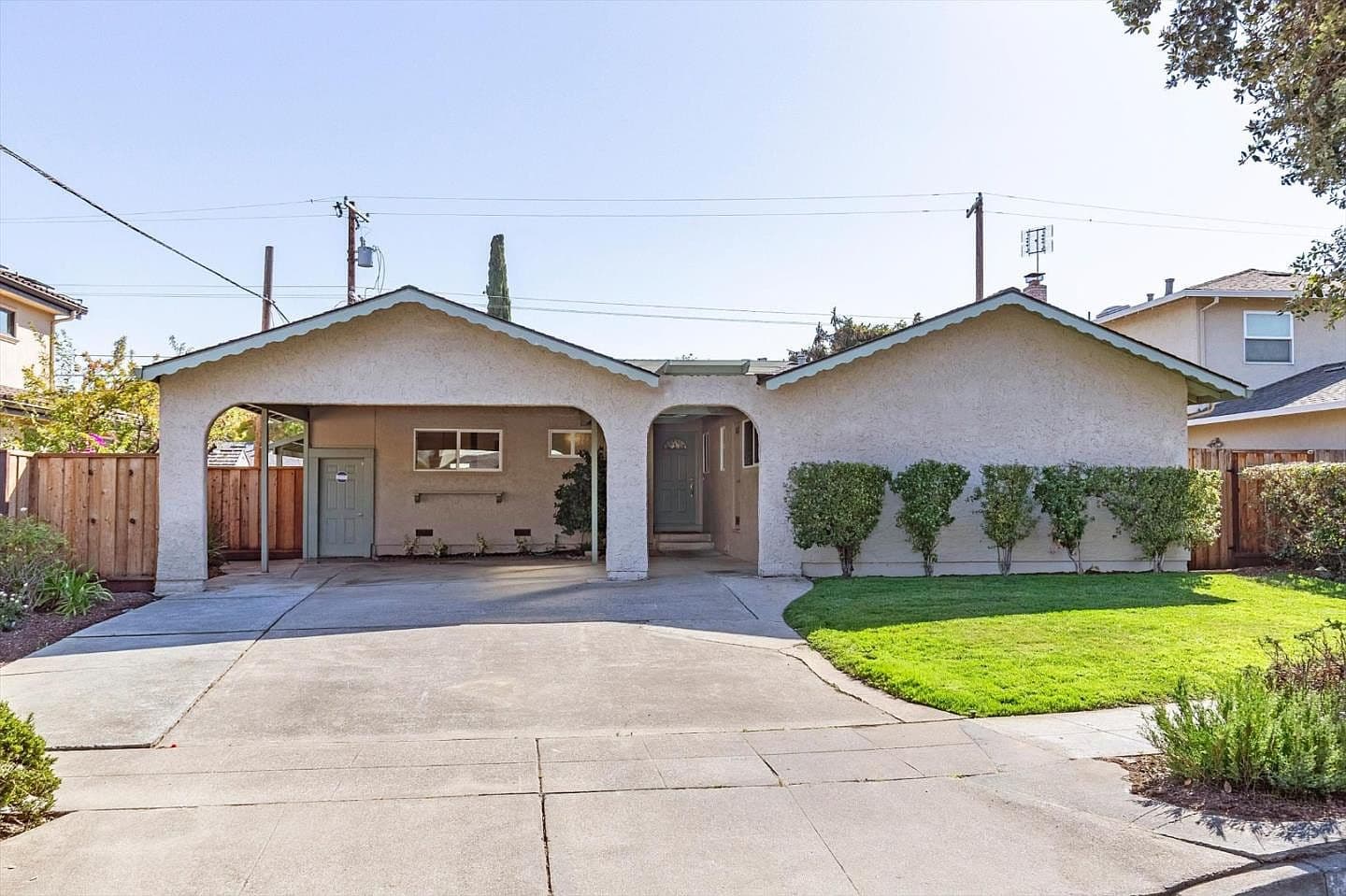 1574 Oriole Ave, listing photograph 1