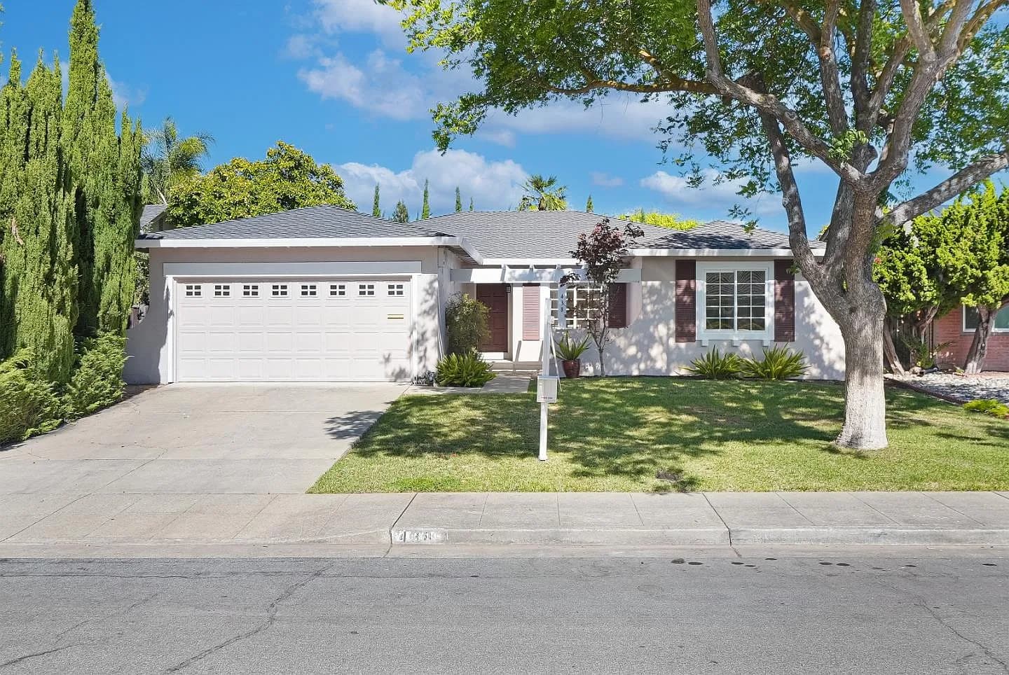 438 Juniper Ct, listing photograph 1