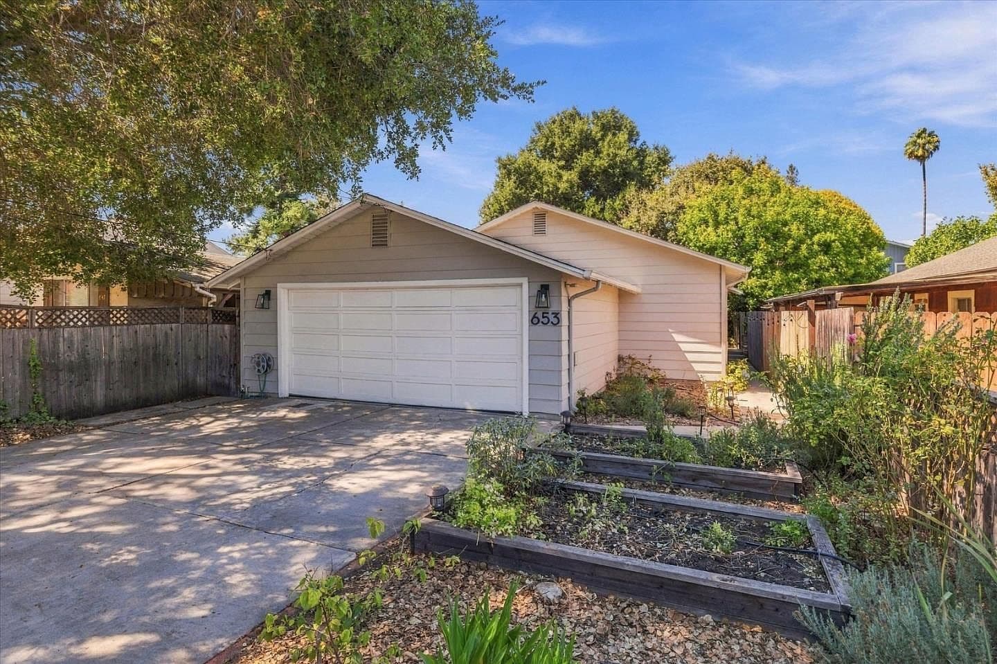 653 San Benito Ave, listing photograph 1