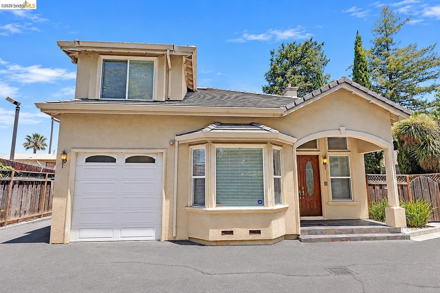 35 Amherst Ct, listing photograph 1