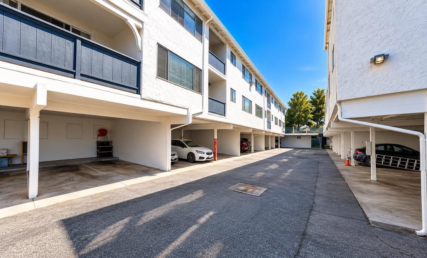 Latham Mountainview, listing photograph 1