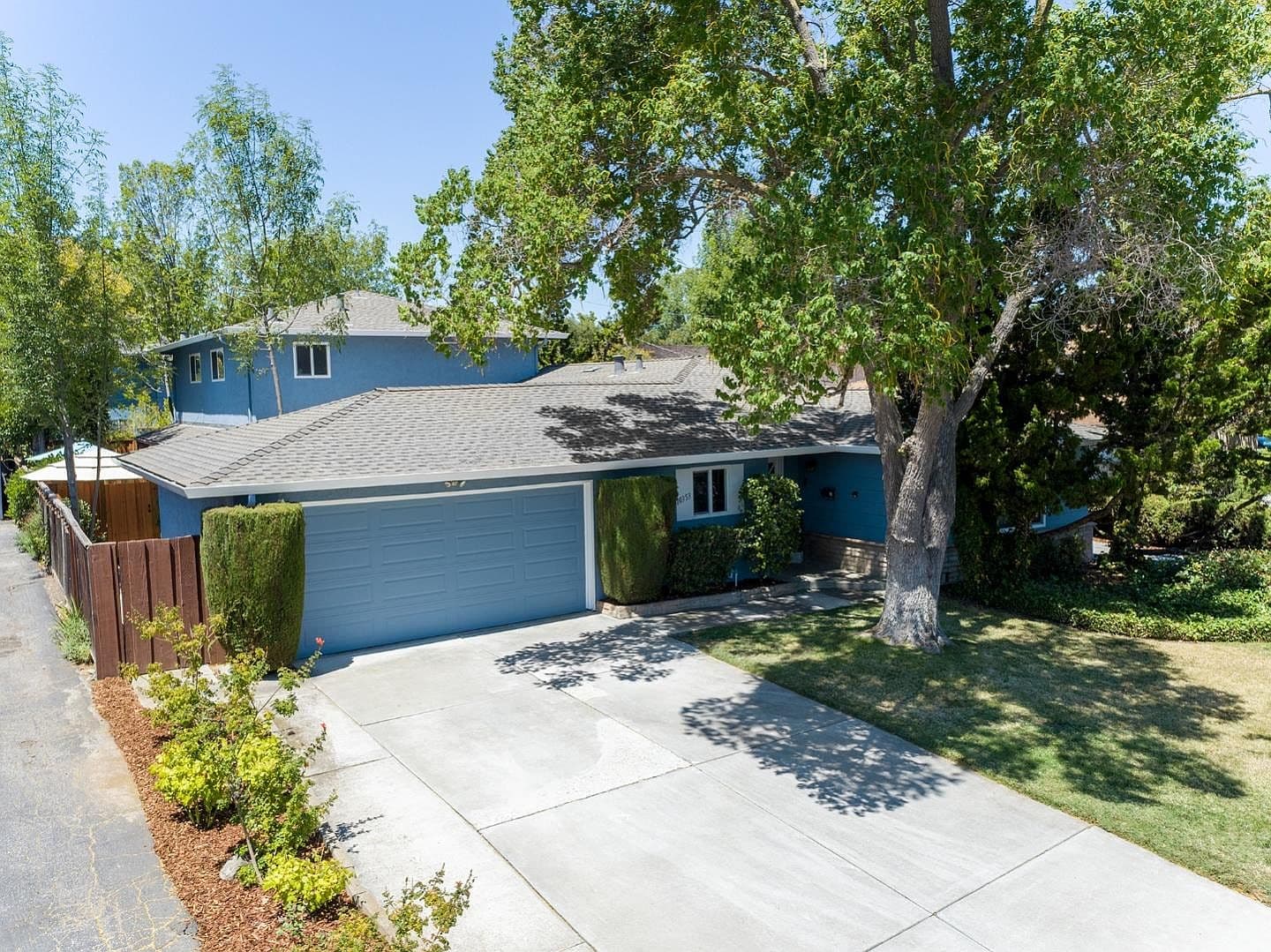 10353 Miller Ave, listing photograph 1