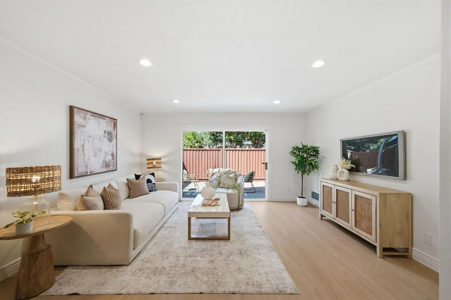 1081 Reed Ave APT B, listing photograph 1