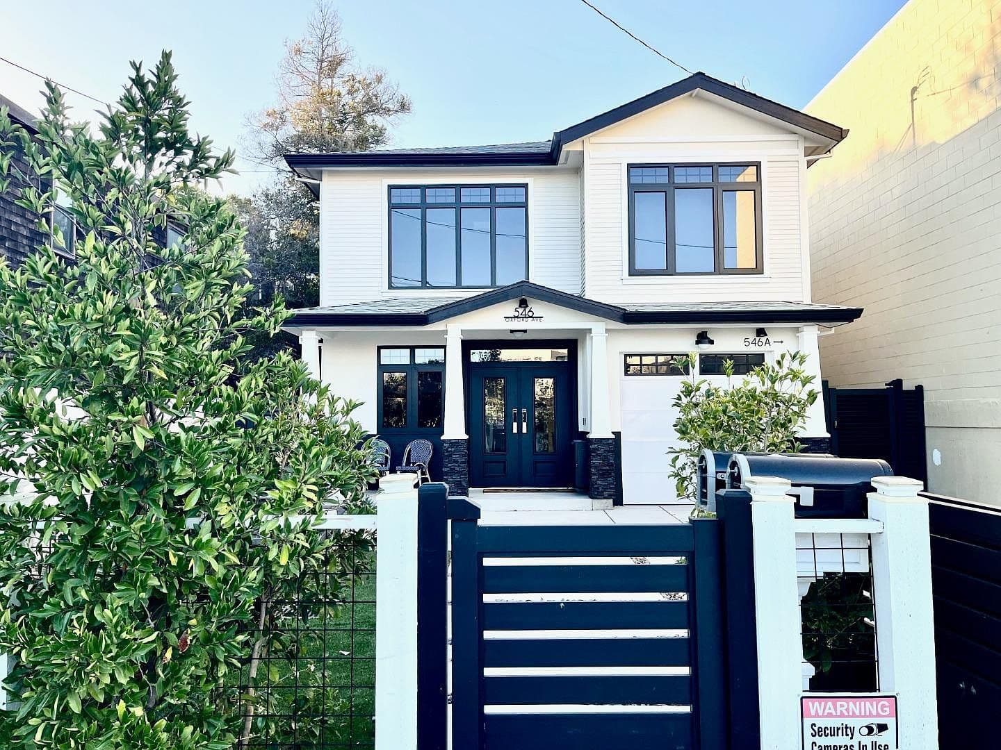 546 Oxford Ave, listing photograph 1