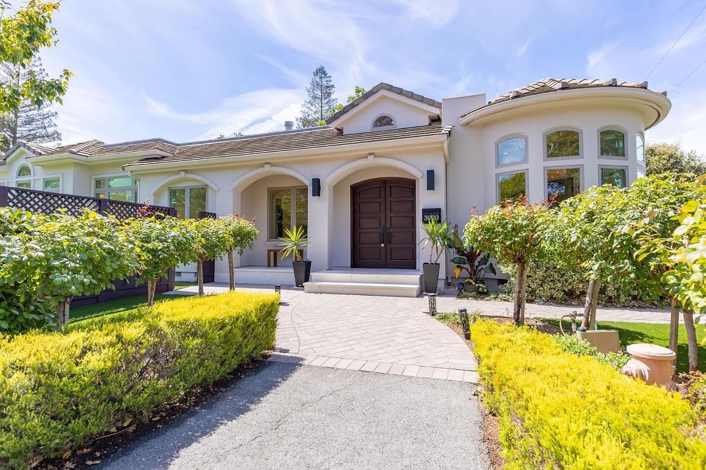 3990 Laguna Ave, listing photograph 1