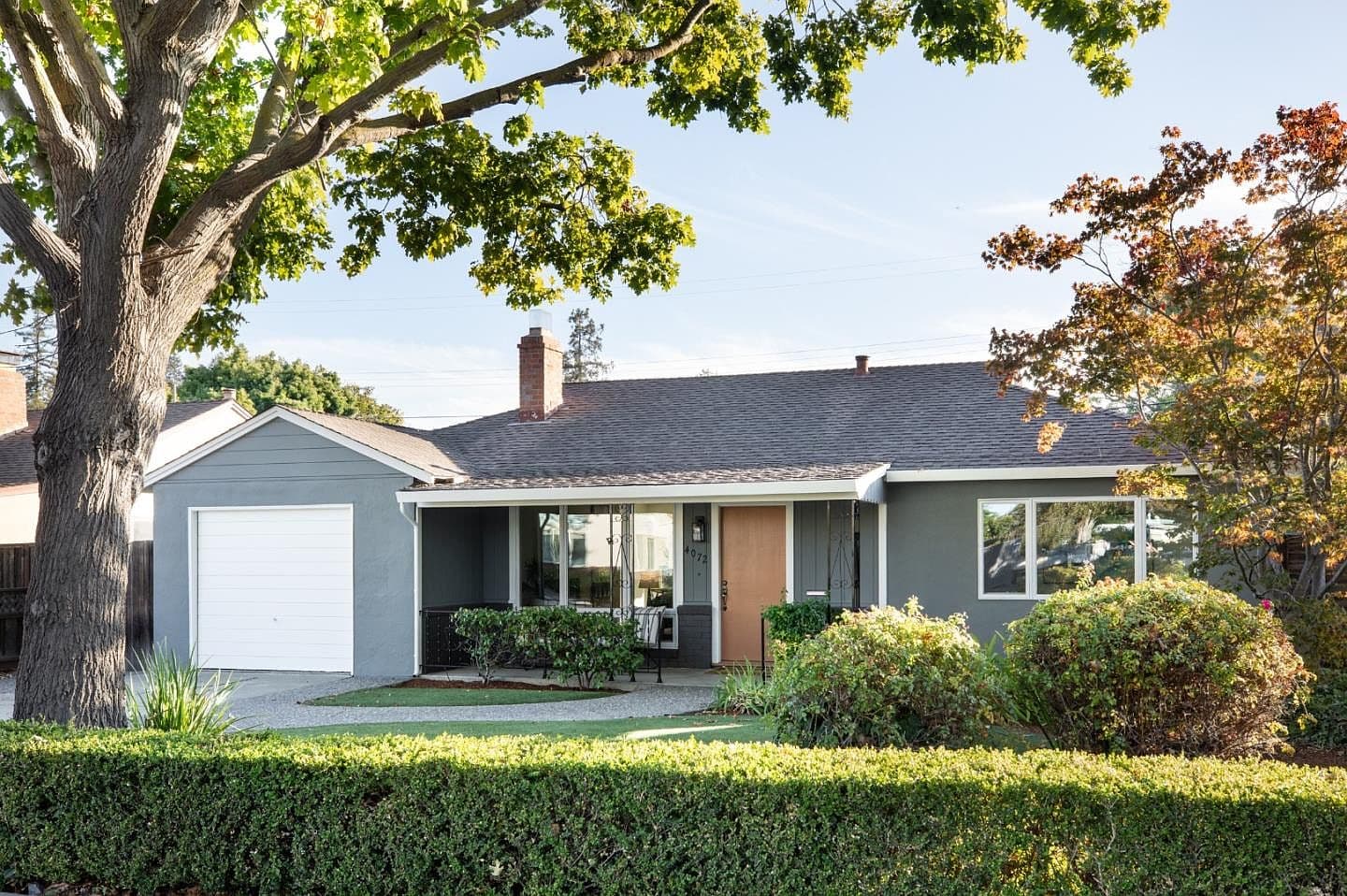 4072 Sutherland Dr, listing photograph 1