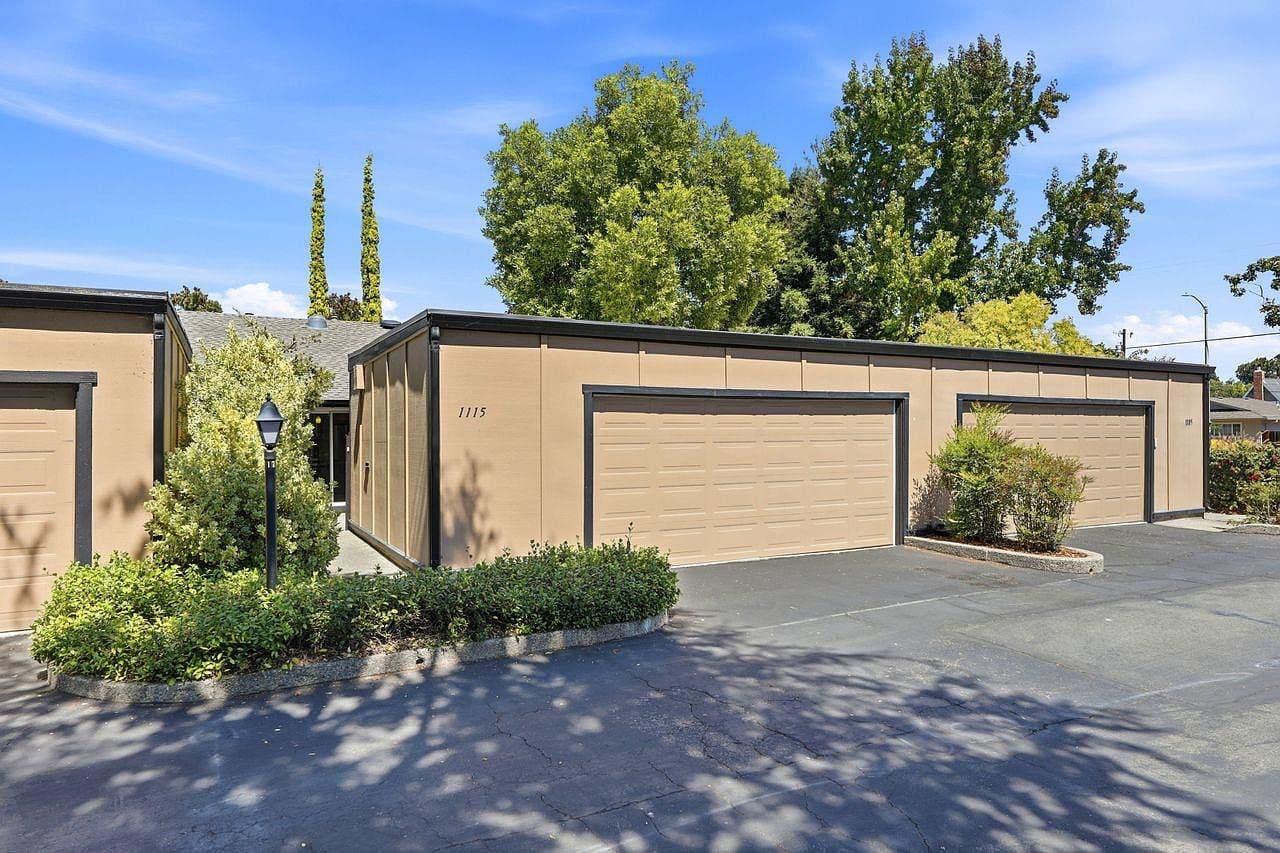 1115 Blackberry Ter, listing photograph 1