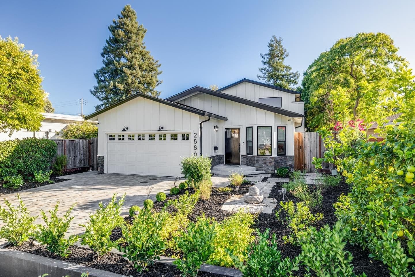 2886 Emerson St, listing photograph 1