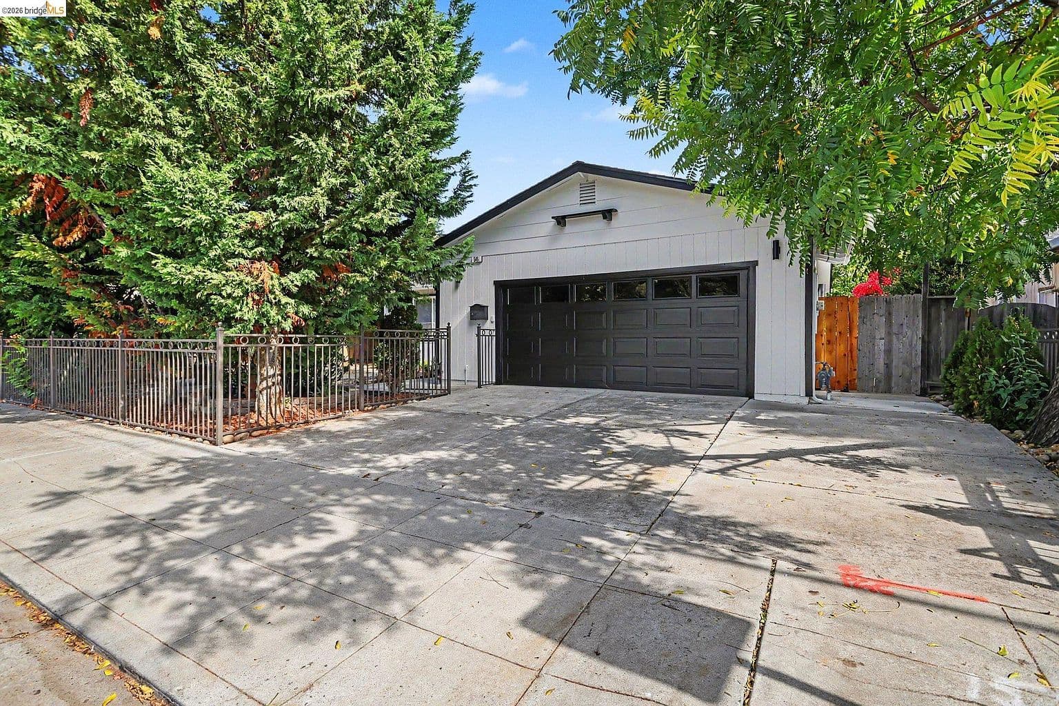 545 E Arques Ave, listing photograph 1